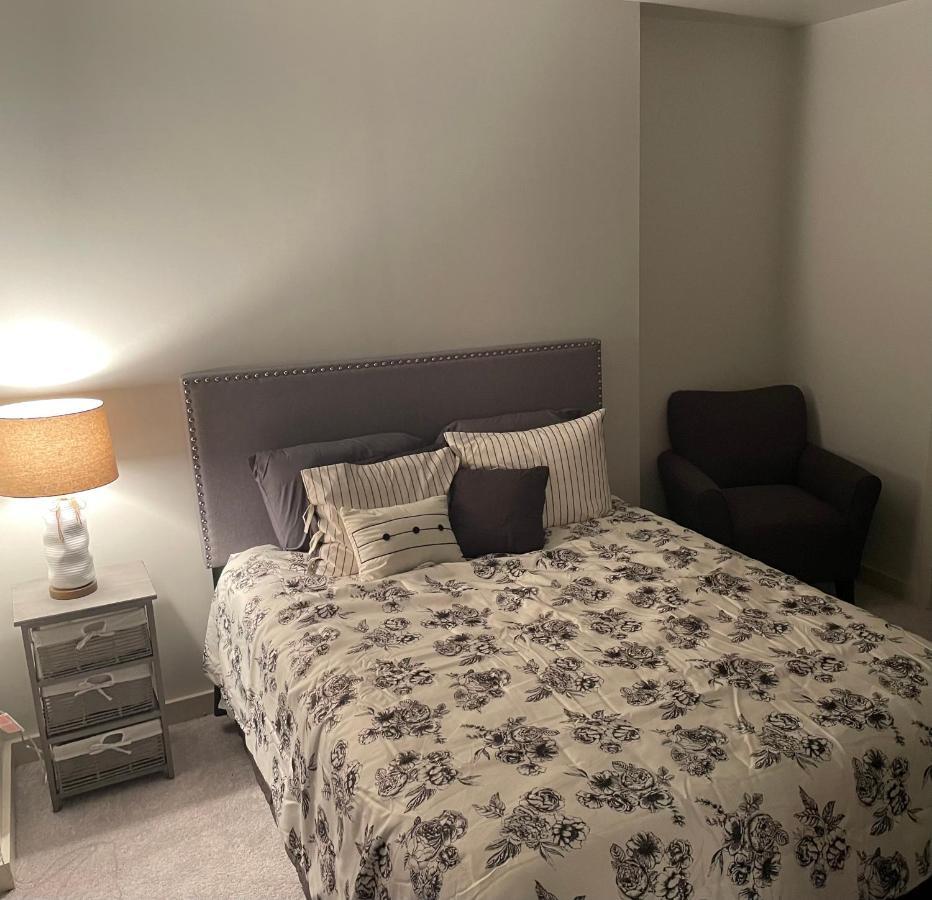 Luxurious 1br Uptown Highrise/ Balcony With View! Apartamento Charlotte